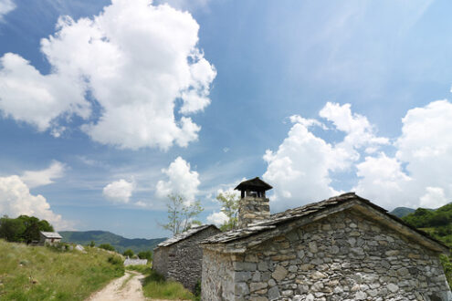 Marble houses. Houses in stone and white marble stones. Garfagnana, Campocatino, Apuan Alps, Lucca, Tuscany. Italy. - MyVideoimage.com | Foto stock & Video footage