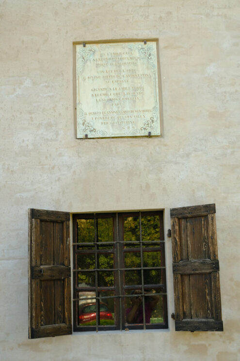 Marble plaque. Marble plaque on the birthplace of the musician Giuseppe Verdi in Busseto. Stock photos. - MyVideoimage.com | Foto stock & Video footage