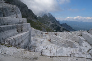 Marble quarries. White marble quarries on the Apuan Alps in Tuscany. Stock photos. - MyVideoimage.com | Foto stock & Video footage