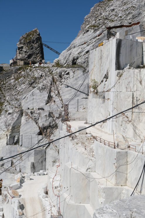 Marble quarry. Large white marble quarry with blue sky background. - MyVideoimage.com | Foto stock & Video footage