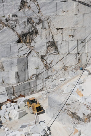 Marble quarry. Large white marble quarry with blue sky background. - MyVideoimage.com | Foto stock & Video footage