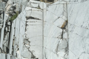 Marble texture in a quarry. Wall of a white marble quarry under the mountain. Stock photos. - MyVideoimage.com | Foto stock & Video footage