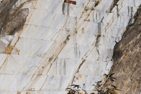 Marble walls. Marble quarry. White Carrara marble quarry in the Apuan Alps in Tuscany. Mountain walls cut with diamond wire. - MyVideoimage.com | Foto stock & Video footage