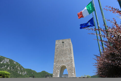 Massacro nazista ricordato nell’ossario-monumento di Sant’Anna di Stazzema. Memoriale della strage nazista del 1944. - MyVideoimage.com | Foto stock & Video footage