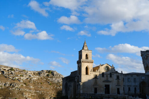 Matera church. San Pietro Caveoso. Church of San Pietro Caveoso in Matera. In the background the Mountains with ancient prehistoric caves. Matera foto - MyVideoimage.com | Foto stock & Video footage