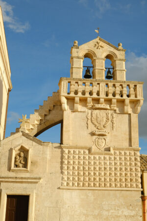 Materdomini Matera. Chiesa con campanile. Materdomini Church in Piazza Vittorio Veneto of Matera. Built flat bell tower with balustrade in beige tuff. - MyVideoimage.com | Foto stock & Video footage