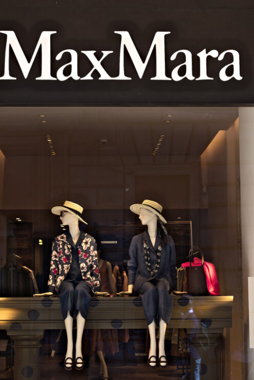 Max Mara boutique, Rome. Showcase of the Max Mara store in Via Condotti. - MyVideoimage.com | Foto stock & Video footage