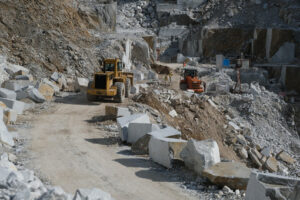 Mechanical vehicles in a quarry. Marble quarry in the Apuan Alps in Tuscany. Stock photos. - MyVideoimage.com | Foto stock & Video footage