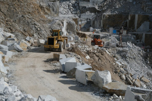 Mechanical vehicles in a quarry. Marble quarry in the Apuan Alps in Tuscany. Stock photos. - MyVideoimage.com | Foto stock & Video footage