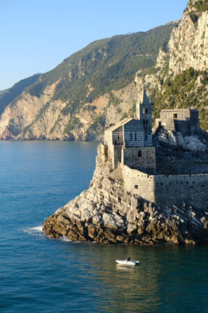 Medieval building on the sea. Church of San Pietro in Portovenere on the rocks overlooking the sea. - MyVideoimage.com | Foto stock & Video footage