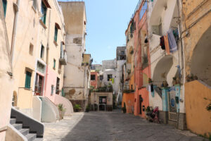 Mediterranean courtyard. Village of Procida, Mediterranean Sea, near Naples. Characterist - MyVideoimage.com | Foto stock & Video footage