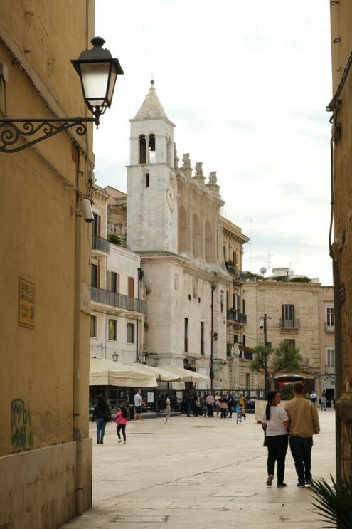 Mercantile place and decentralized clock tower built above the Palazzo del Sedile in Bari. Foto Bari photo.