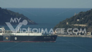 Methane transport ship crosses the sea in front of Portovenere. Video footage. - MyVideoimage.com | Foto stock & Video footage