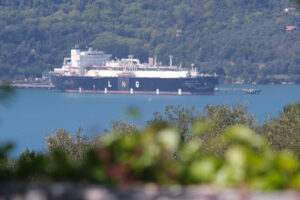 Methane transport. LNG Global Energy carrier transports to the Panigaglia regasification plant. - MyVideoimage.com | Foto stock & Video footage