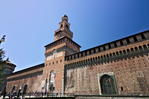 Milan Castle. Sforza Castle in Milan. Tower with clock. The tower that overlooks the entrance to the walls of the castle of Milano. - MyVideoimage.com | Foto stock & Video footage