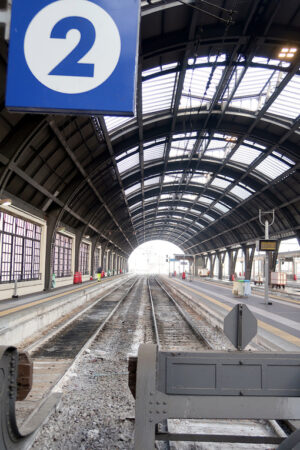 Milan, Central Station. Track 2 without trains - MyVideoimage.com