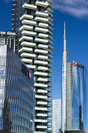 Milan architecture, Porta nuova. Modern buildings, skyscrapers, roads and traffic in Milano. - MyVideoimage.com | Foto stock & Video footage