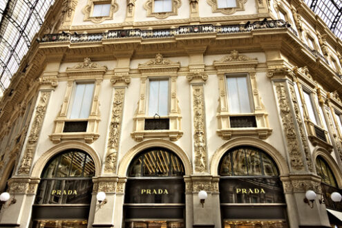 Milan gallery. Prada shop at the Galleria Vittorio Emanuele II. - MyVideoimage.com | Foto stock & Video footage