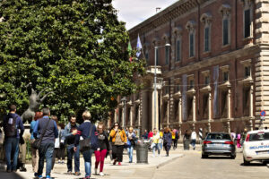 Milano Brera. Via Brera near the famous art academy. The central area of Milan - MyVideoimage.com | Foto stock & Video footage