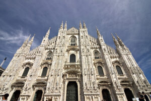 Milano Duomo. Milan Cathedral facade with  blue sky. - MyVideoimage.com | Foto stock & Video footage