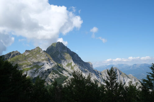 Montagne Apuane. Mountains of the Apuan Alps between Monte Pisanino and Monte Cavallo. Foto stock royalty free. - MyVideoimage.com | Foto stock & Video footage