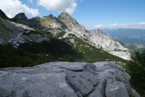 Montagne di marmo. Mountains of the Apuan Alps between Monte Pisanino and Monte Cavallo. Foto stock royalty free. - MyVideoimage.com | Foto stock & Video footage