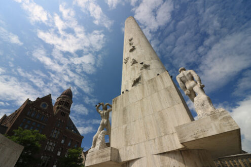 Monument in Dam square. In the background the ancient buildings. - MyVideoimage.com