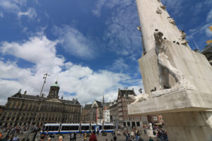 Monument in Dam square. In the background the ancient buildings. - MyVideoimage.com