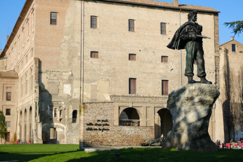 Monument to the Italian and Parthian resistance, made of bronze and placed in the square of Peace - MyVideoimage.com