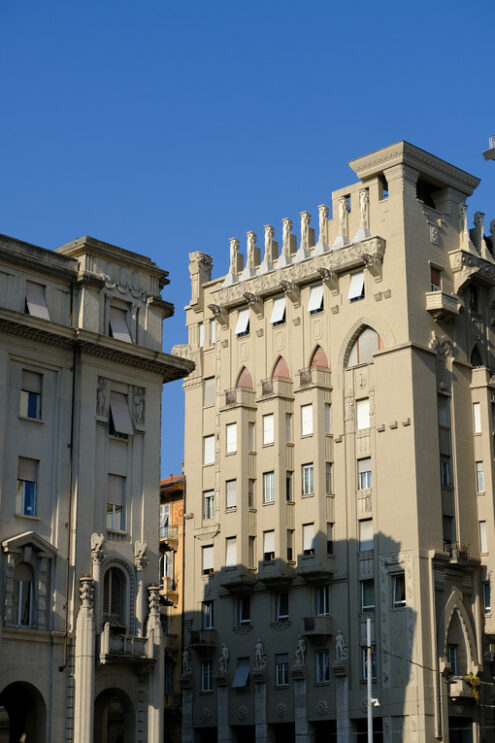 Monumental building in La Spezia. Palaces of the twentieth century with sculptures. Stock photos. - MyVideoimage.com | Foto stock & Video footage