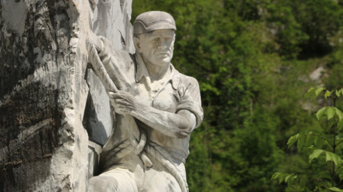 Monumento al cavatore di marmo. Monument to the tecchiaiolo quarryman to the Carrara marble quarries. - MyVideoimage.com | Foto stock & Video footage