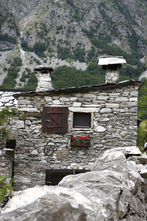 Mountain House. Garfagnana. Alpi Apuane. Houses in stone and white marble stones. Garfagnana, Campocatino, Apuan Alps, Lucca, Tuscany. Italy. - MyVideoimage.com | Foto stock & Video footage