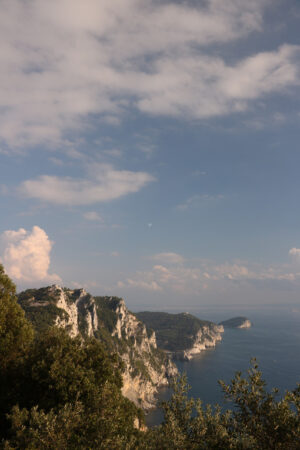 Mountains overlooking the sea near the Cinque Terre. Church of Portovenere and the islands of Palmaria and Tino. Photo at sunset. - MyVideoimage.com | Foto stock & Video footage