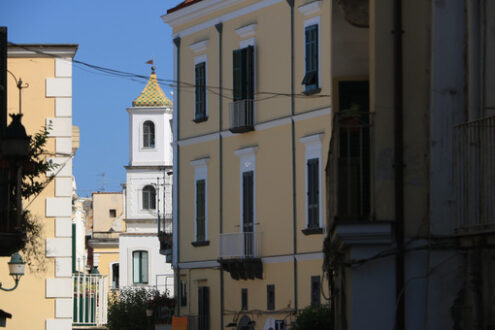 Narrow street of the small village of Ischia Ponte. Foto Ischia photos.