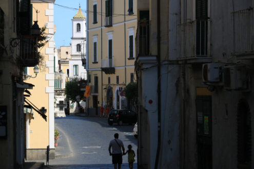 Narrow street of the small village of Ischia Ponte. Foto Ischia photos.