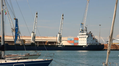 Navi nel porto di Livorno. Panoramic view of the port. A Cargo ship and a ferry are anchored. Navi - MyVideoimage.com | Foto stock & Video footage