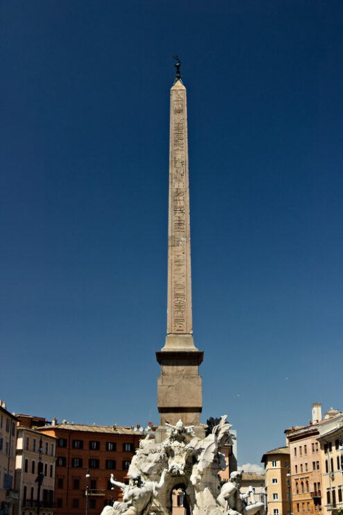 Navona square Rome. Fountain. Fountain of the four rivers in Piazza Navona, Rome. Roma foto. - MyVideoimage.com | Foto stock & Video footage