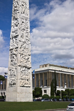 Obelisco in marmo, dedicato a Gugliermo Marconi. Roma Eur. - MyVideoimage.com | Foto stock & Video footage