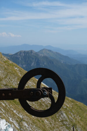 Old iron wheel. Alpine panorama on the Apuan Alps in Alta Versilia. Monte Corchia. Stock photos. - MyVideoimage.com | Foto stock & Video footage