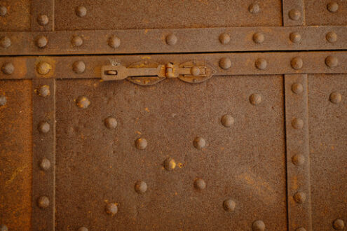 Old lock. Iron door with studs and lock. Stock photos. - MyVideoimage.com | Foto stock & Video footage