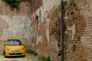 Old parking. Cars and a yellow Fiat 500 parked. Stock photos. - MyVideoimage.com | Foto stock & Video footage