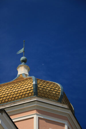 Oriental style dome and buildings with floral decorations on the - MyVideoimage.com