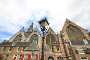 Oude Kerk in Amsterdam. Old Church, Oude Kerk, is the oldest church in the city. It is l - MyVideoimage.com | Foto stock & Video footage