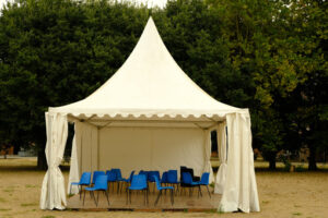 Pagoda tent. Gazebo in the park with blue plastic chairs. Stock photos. - MyVideoimage.com | Foto stock & Video footage