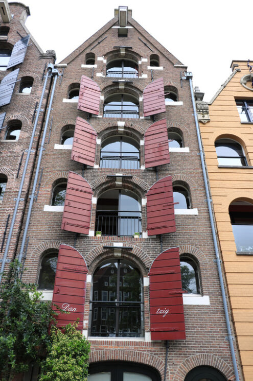 Palace windows with brick façade in Amsterdam. Vrede. - MyVideoimage.com