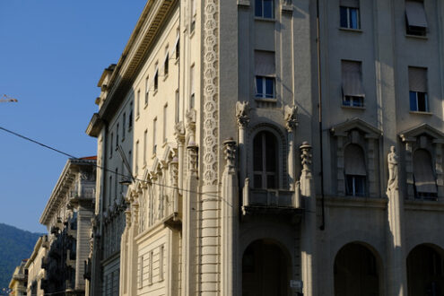Palazzi monumentali a La Spezia. Palaces of the twentieth century with sculptures. Foto stock royalty free. - MyVideoimage.com | Foto stock & Video footage