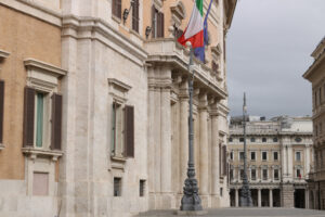 Palazzo Montecitorio, Roma. Sede della Camera dei Deputati e del Parlamento. - MyVideoimage.com | Foto stock & Video footage