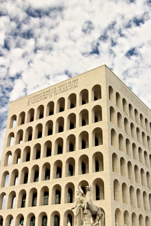 Palazzo della Civiltà Italiana, costruito a Roma EUR. Esposizione Fendi. - MyVideoimage.com | Foto stock & Video footage