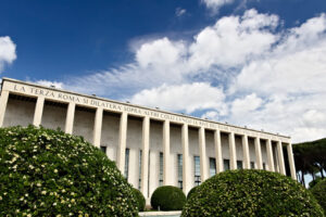 Palazzo razionalista. Edificio nel quartiere Eur di Roma. - MyVideoimage.com | Foto stock & Video footage