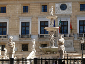 Palermo, Sicily, Italy. Pretoria fountain. - MyVideoimage.com